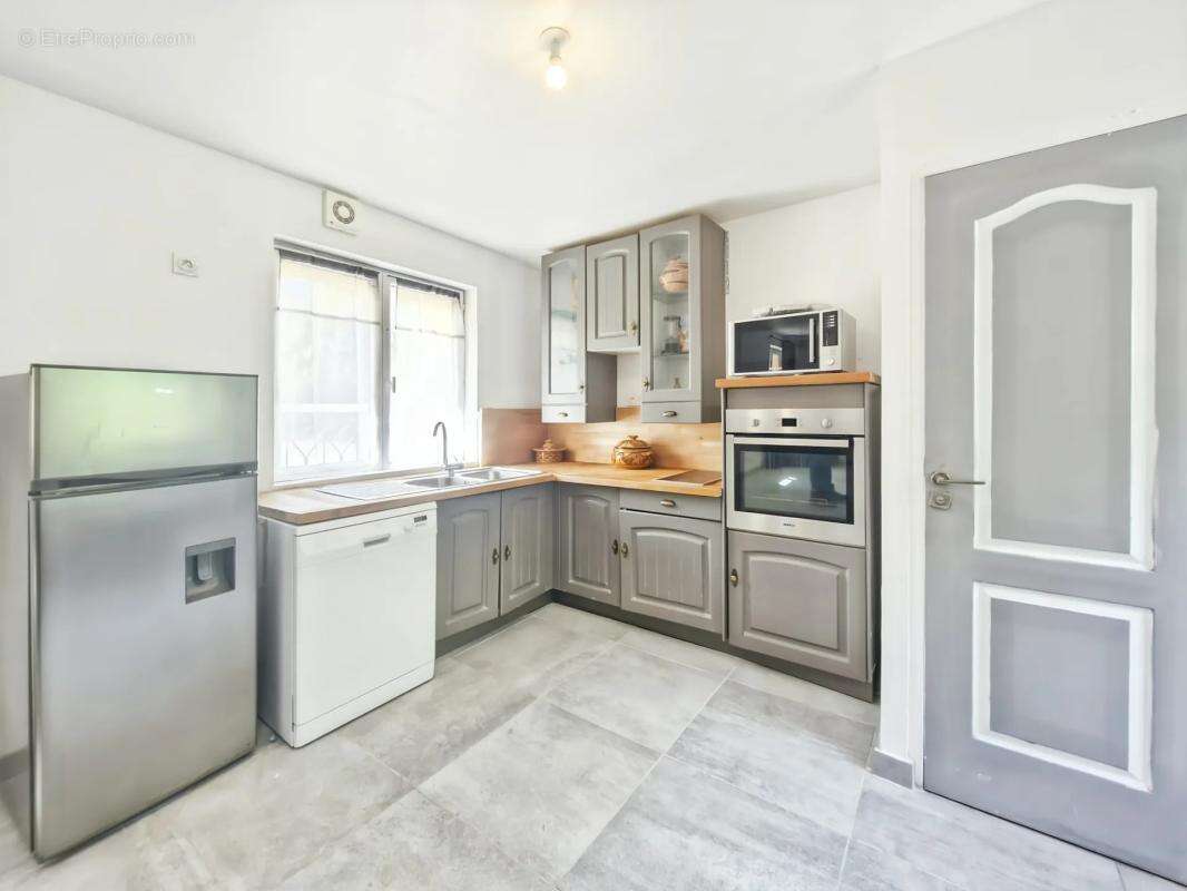 Maison à MONTREUIL-AUX-LIONS