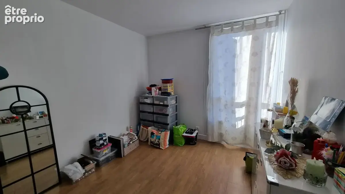 Grand F3 70m² en TBE bien exposé avec balcon, cave et parking privatif en sous-sol. - photo 8