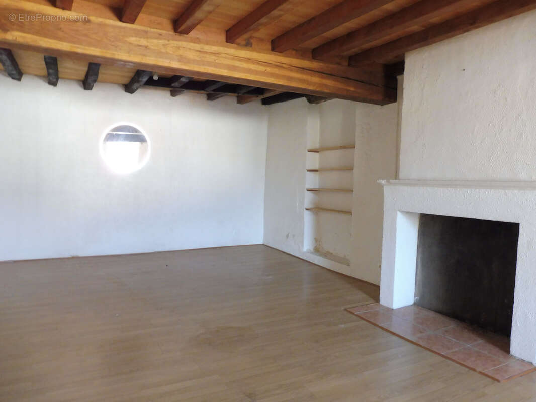 Maison à SAINT-VINCENT-DE-CONNEZAC