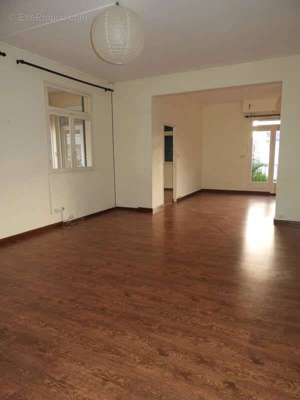 Maison - 10 pièces - 200 m² - photo 2