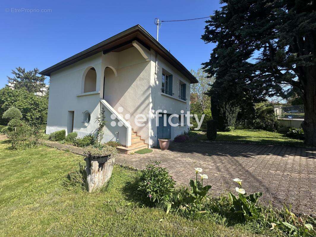 Maison à SAINTE-FOY-LES-LYON
