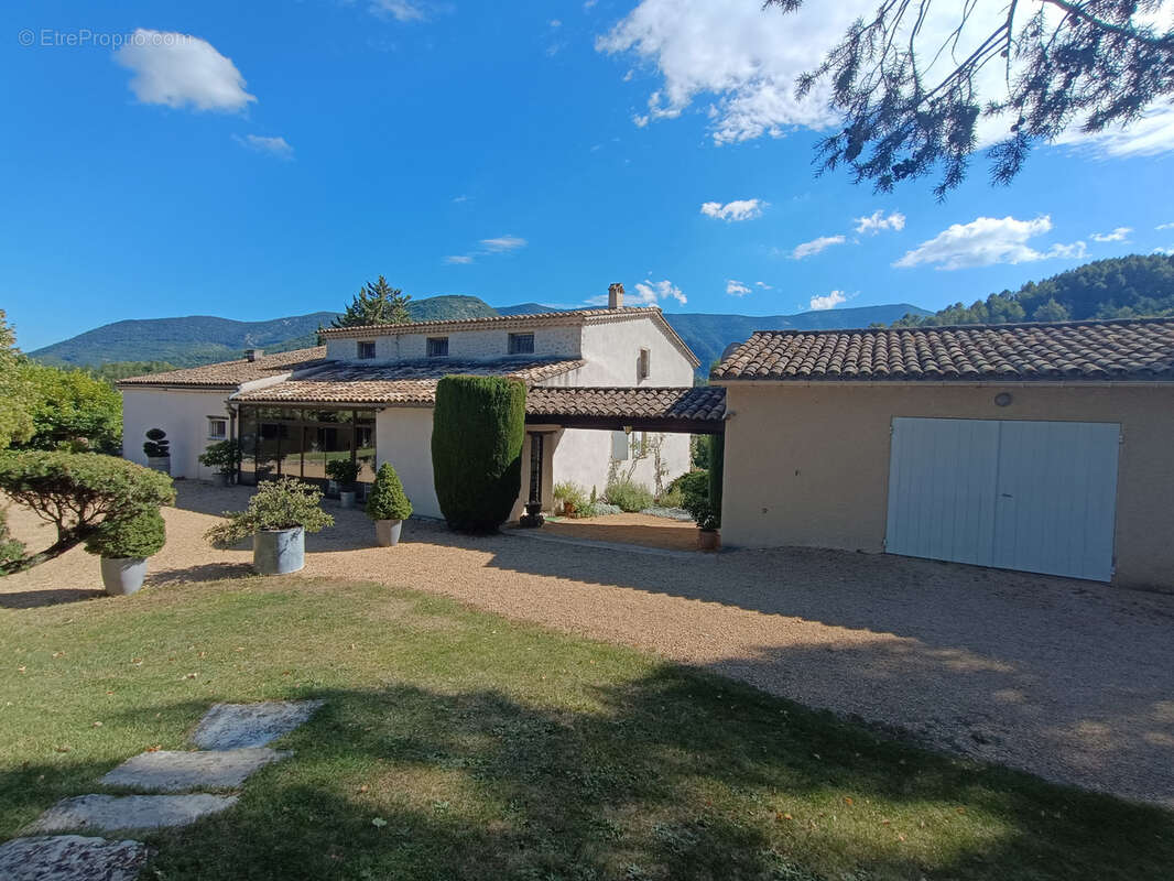 Reilhanette / drome provencale / propriete 21 hectares de terrain - photo 2