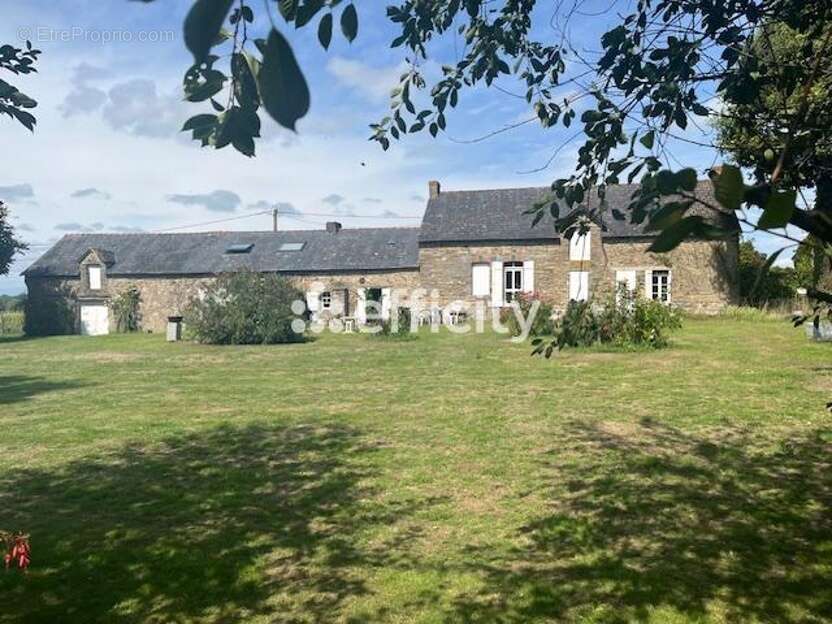 Maison à DERVAL