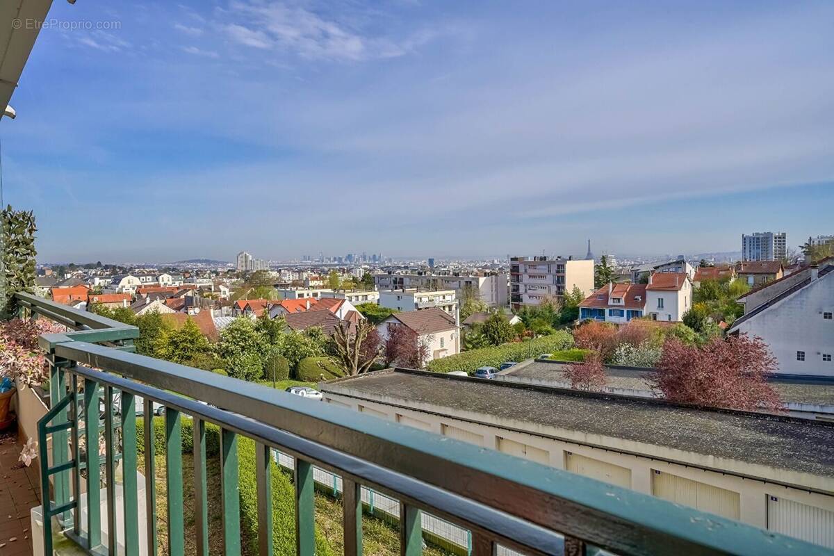 Vue Clamart -Tour effeil - Appartement à CLAMART