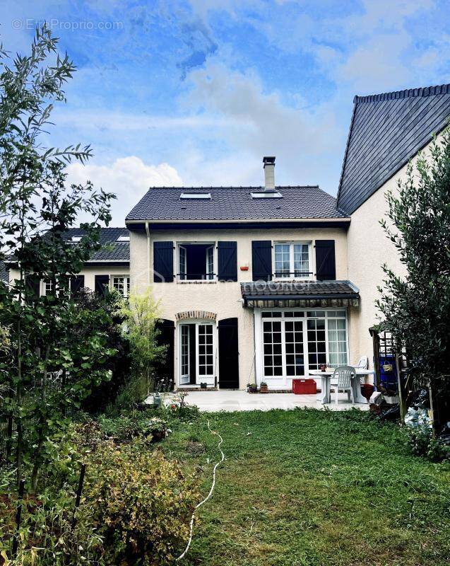 Maison à LES CLAYES-SOUS-BOIS