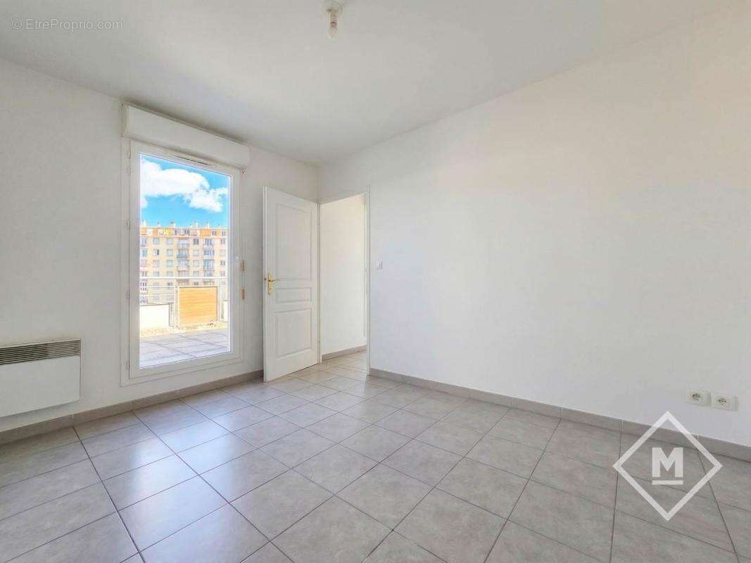 Appartement à MARSEILLE-4E