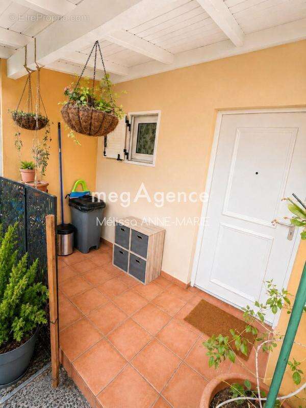 Duplex 3 pièces de 68 m² avec terrasses – Résidence Les Sources de Dolé – Gourbeyre - photo 3