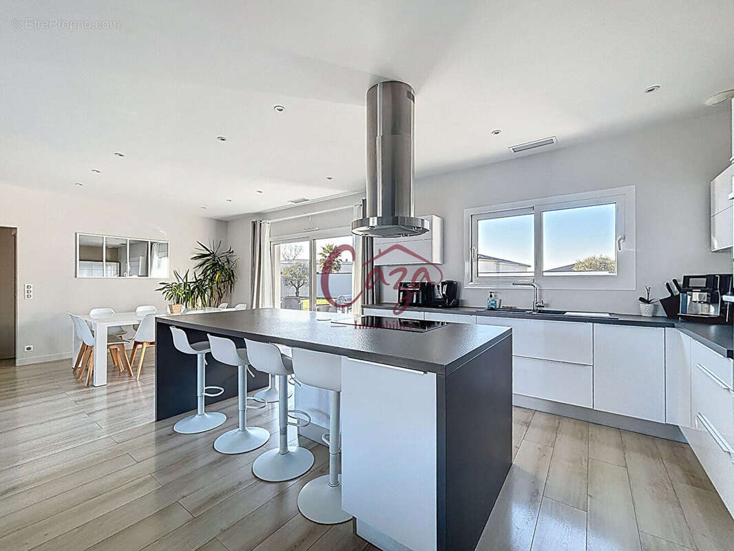 Maison à CAMBLANES-ET-MEYNAC