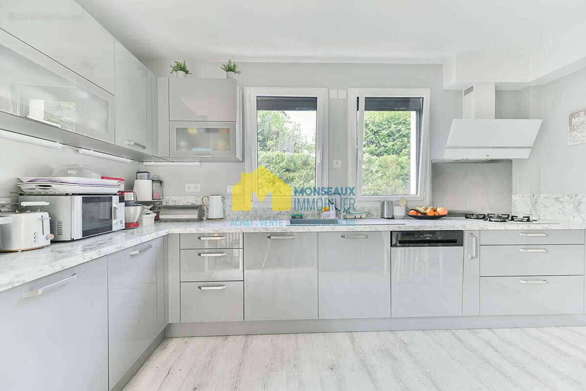 Maison à SAINTE-GENEVIEVE-DES-BOIS