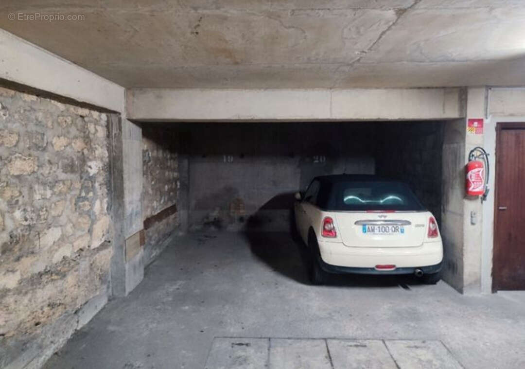 Parking à PARIS-15E