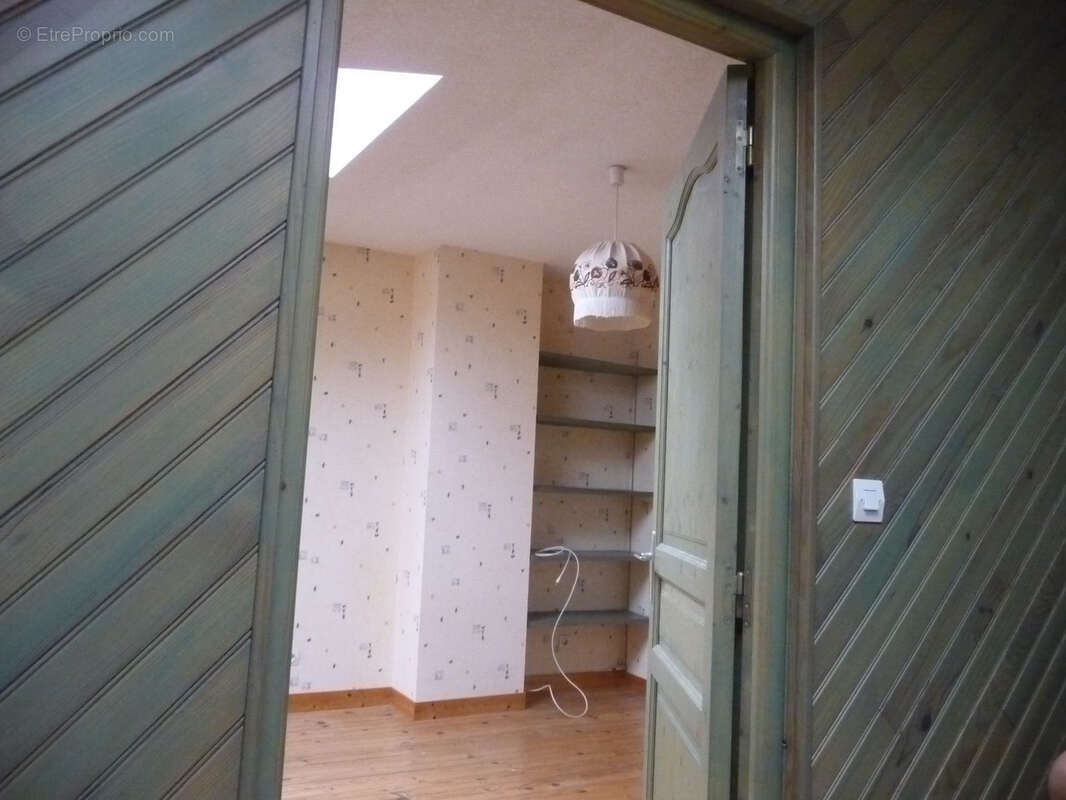 Maison à SAINT-ROMAIN-LE-PUY