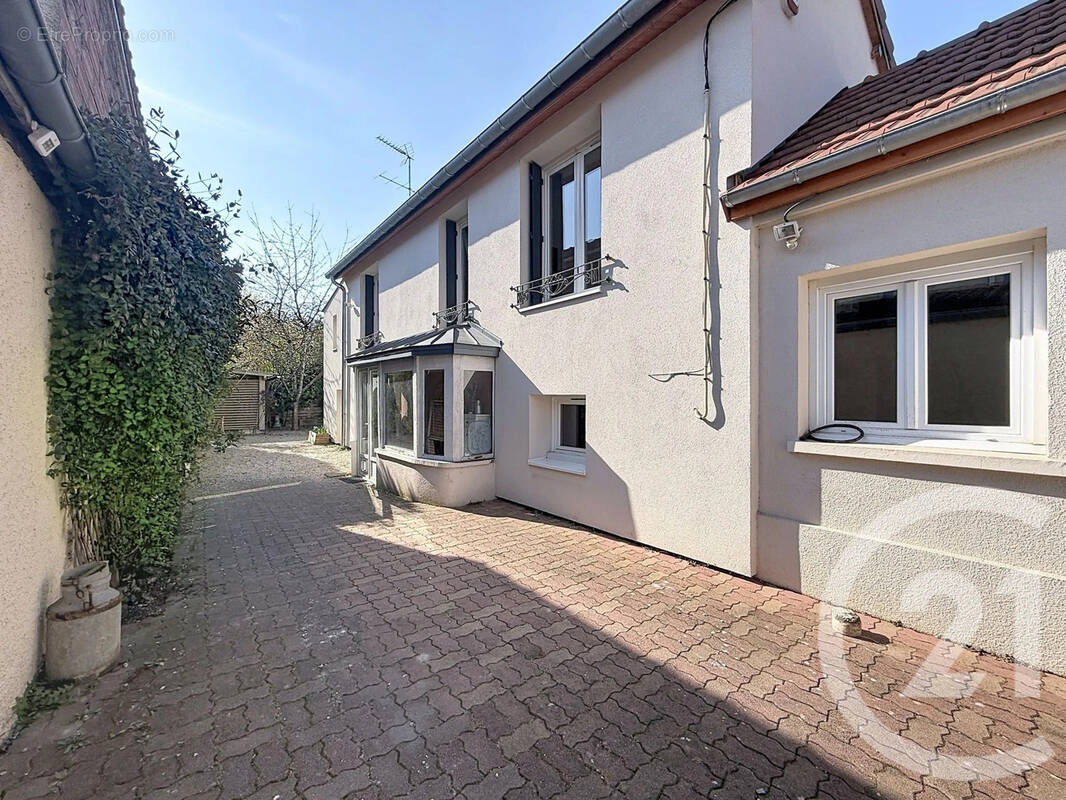 Maison à LES NOES-PRES-TROYES