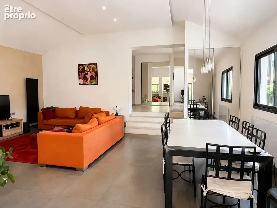 Maison T4 200m² sur 3300m² de terrain avec piscine, garages, cave, dépendances à ALLAUCH 13190 - photo 4