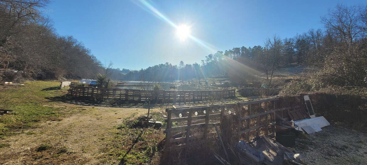 Terrain à CHATEAU-L&#039;EVEQUE