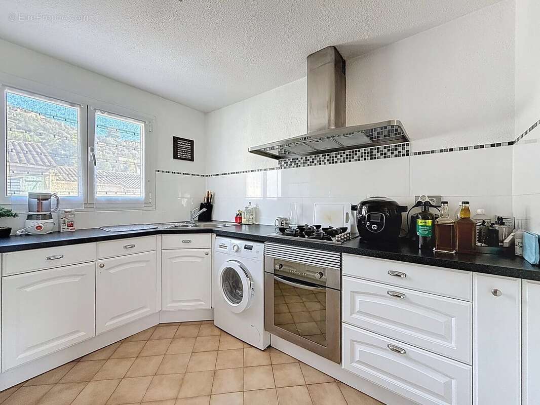 Appartement à TOURRETTE-LEVENS