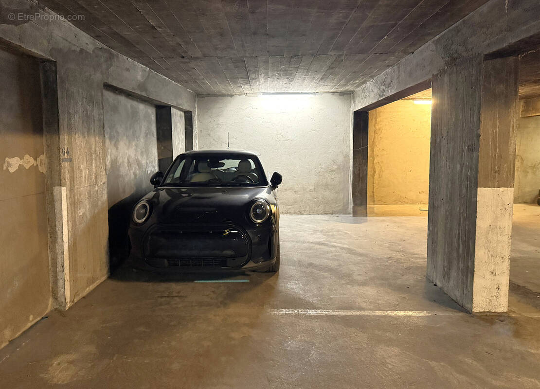 Parking à PARIS-20E