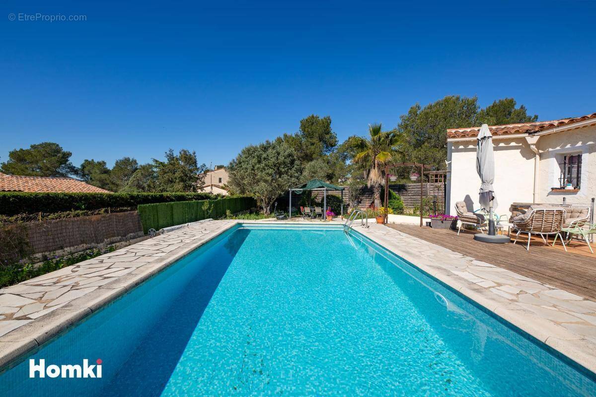 Maison à LE MUY