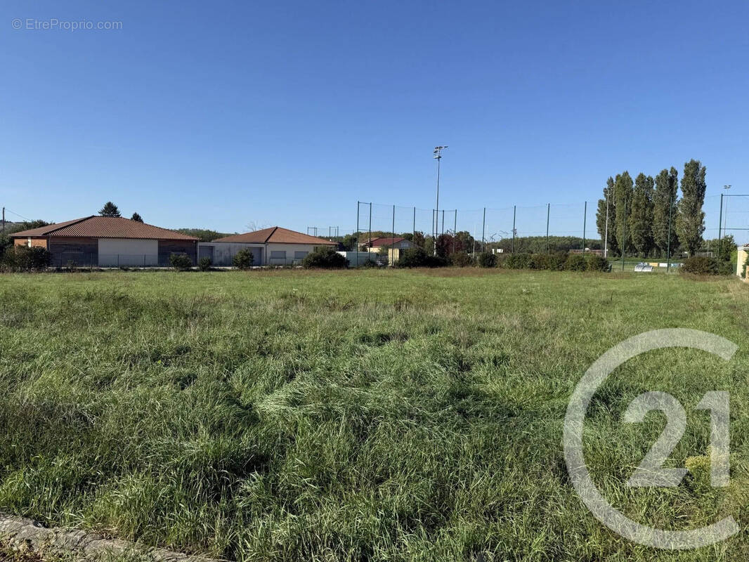 Terrain à LUZINAY