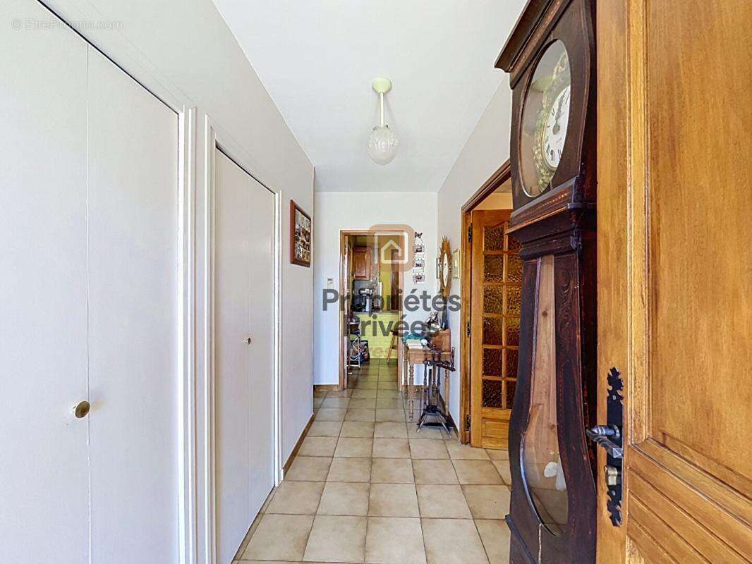 Villa T5 plain-pied 119 m², Terrain 1750 m², 4 chambres, Garage , Au calme , Saint-Maximin 83470 - photo 8