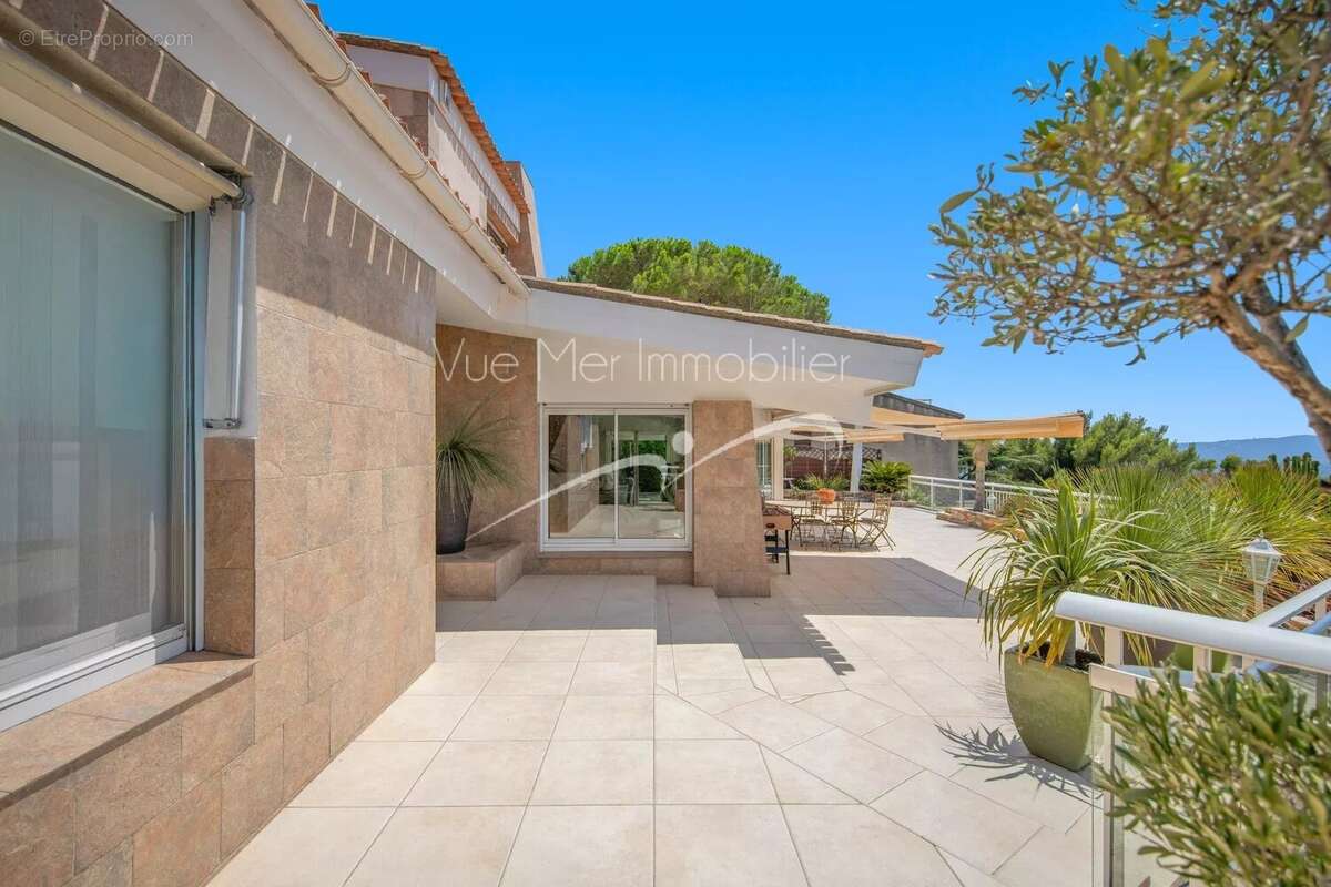 Villa avec piscine et vue panoramique – Le Lavandou - photo 2