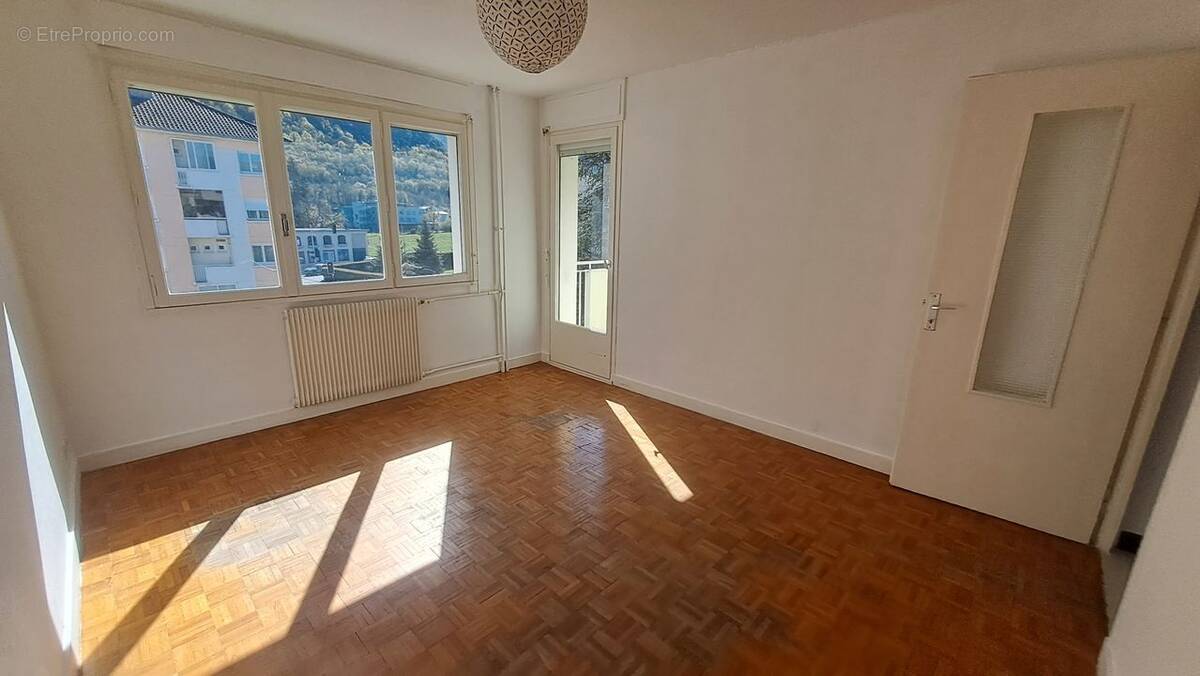 Appartement à CHALLES-LES-EAUX