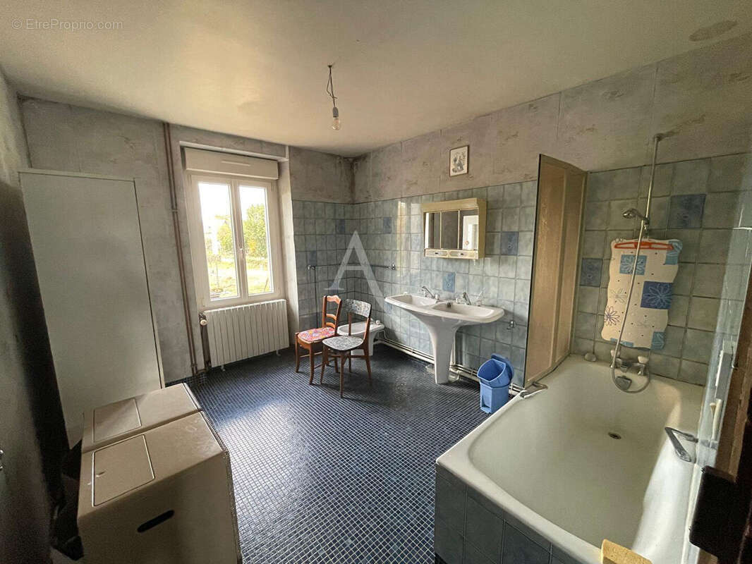 Maison à LE GENEST-SAINT-ISLE