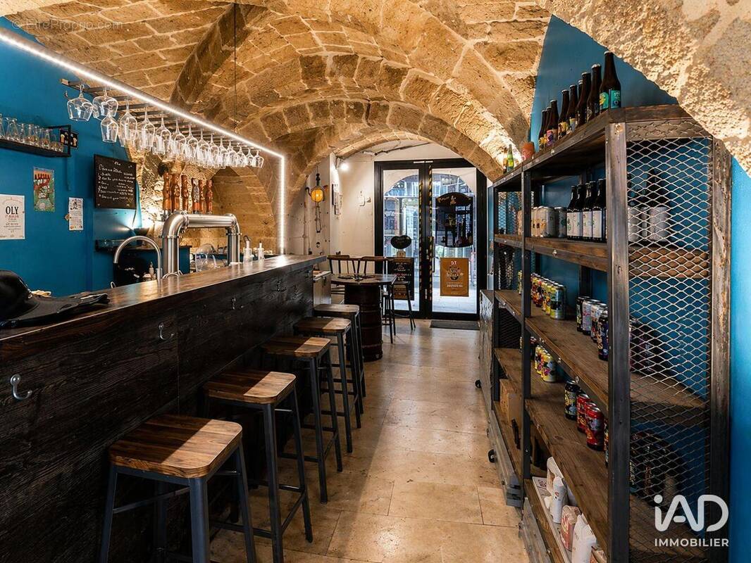 Photo 1 - Commerce à UZES