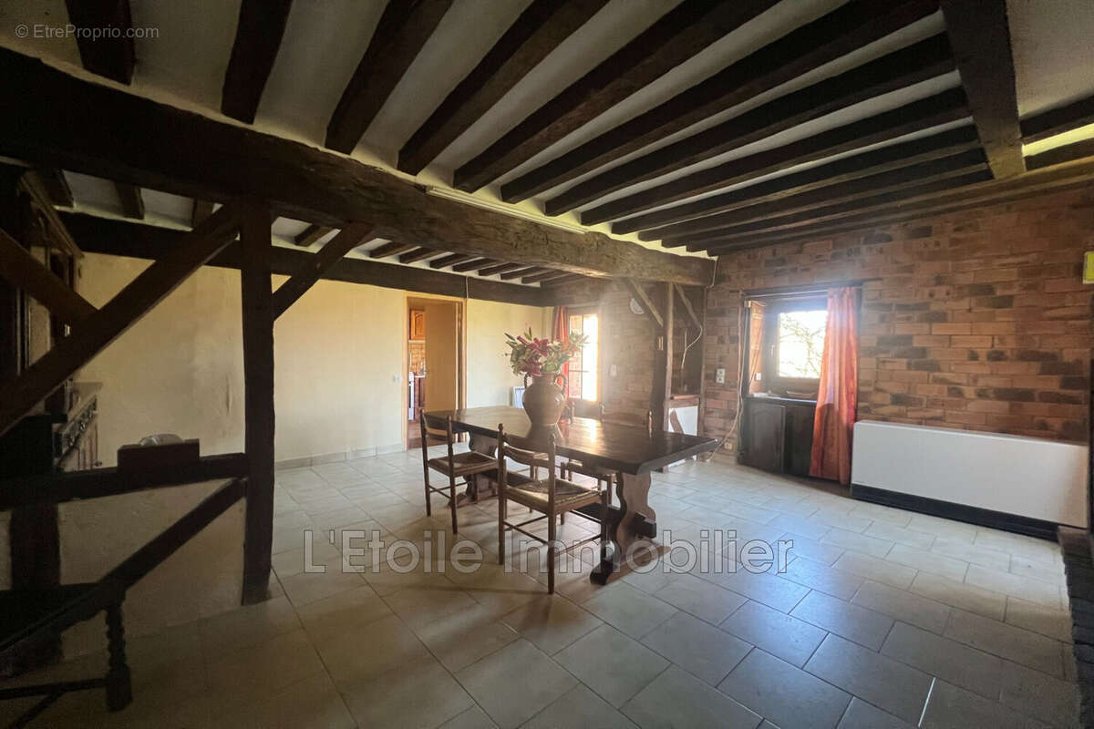 Maison à SAINT-VICTOR-DE-RENO