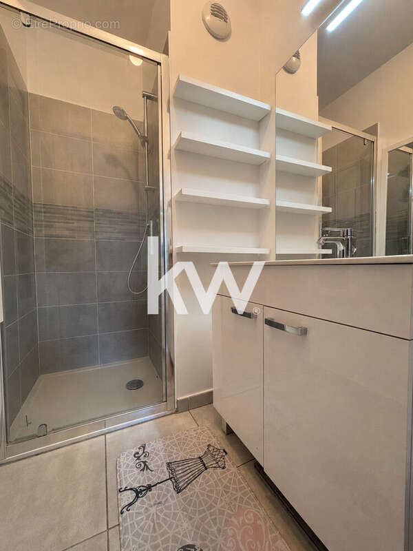 Appartement 79 m² à Bron  - photo 6