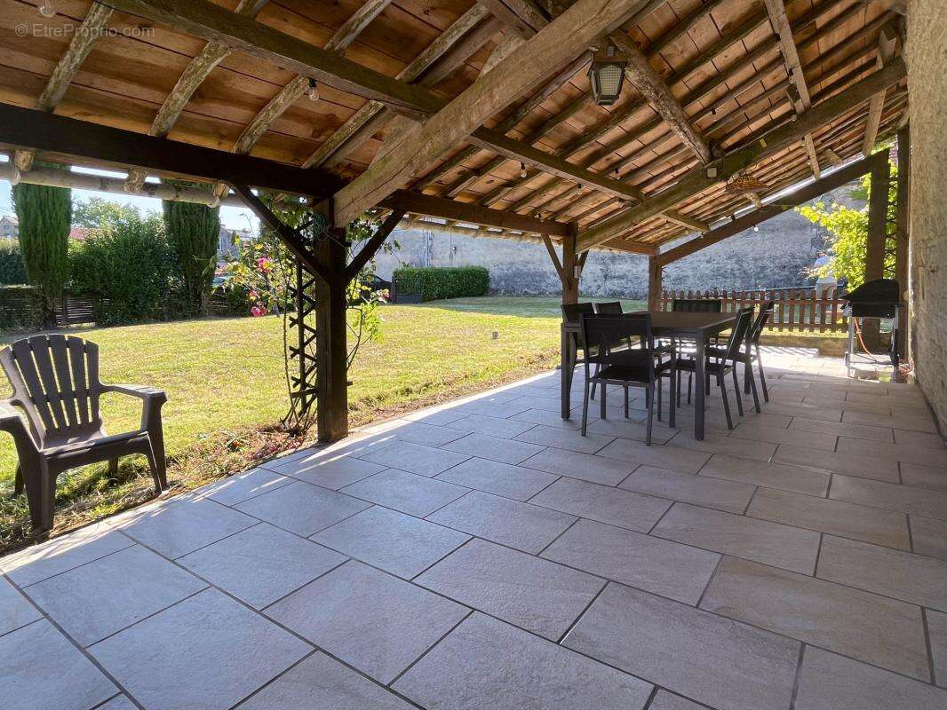 Maison à CHEF-BOUTONNE