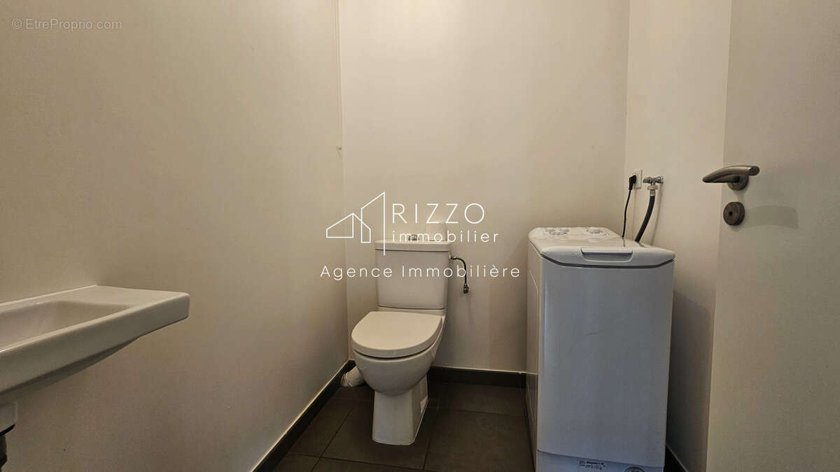 Appartement à PERON