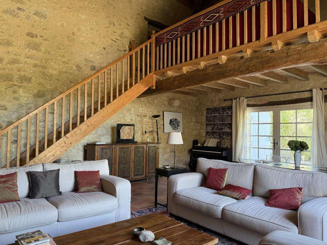 Rénovation spacieuse au cœur d’un village gascon - photo 4