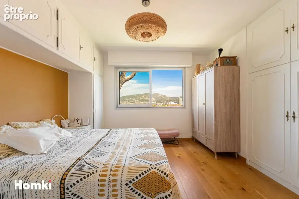 Rare à la vente : Superbe T5 traversant de 130 m² avec terrasse et vue dégagée - photo 13