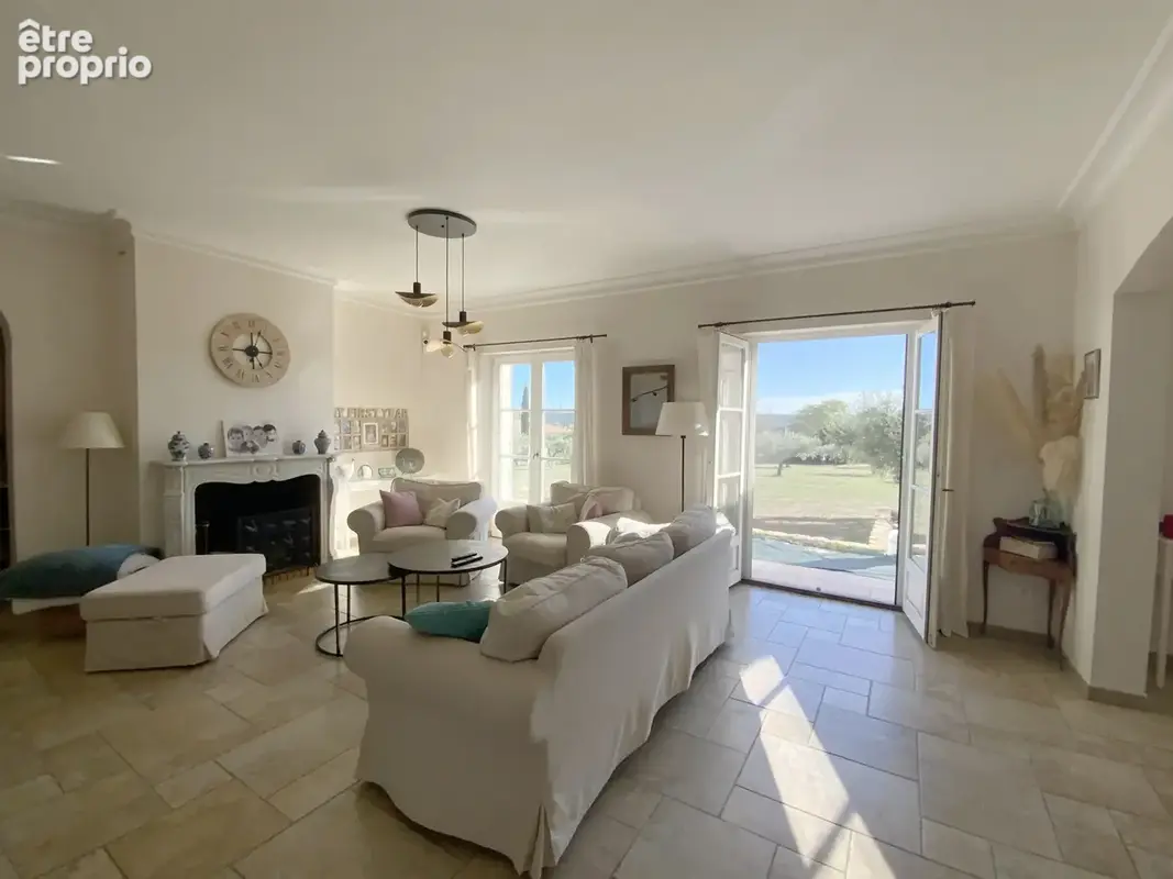 Propriété située à Uzès dans un secteur résidentiel. - photo 6