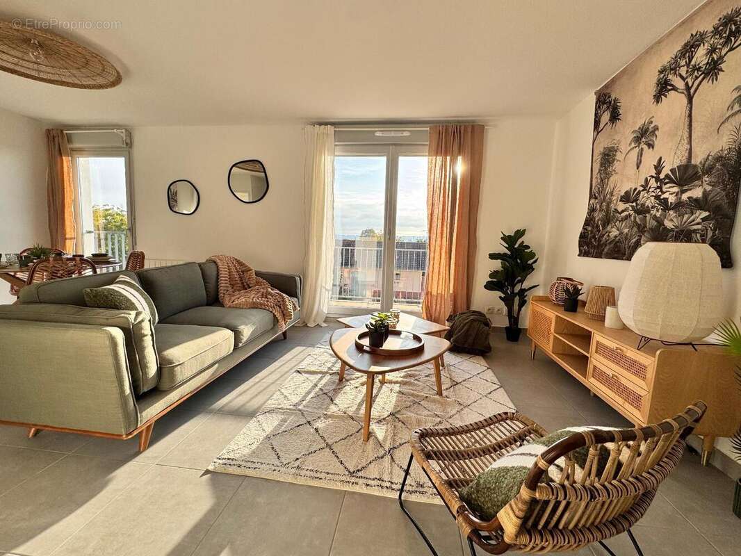   - Appartement à VILLEFRANCHE-SUR-SAONE