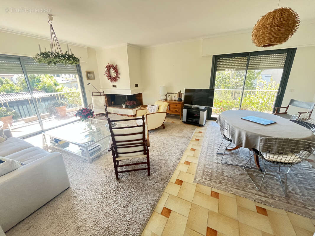 Appartement à VALLAURIS