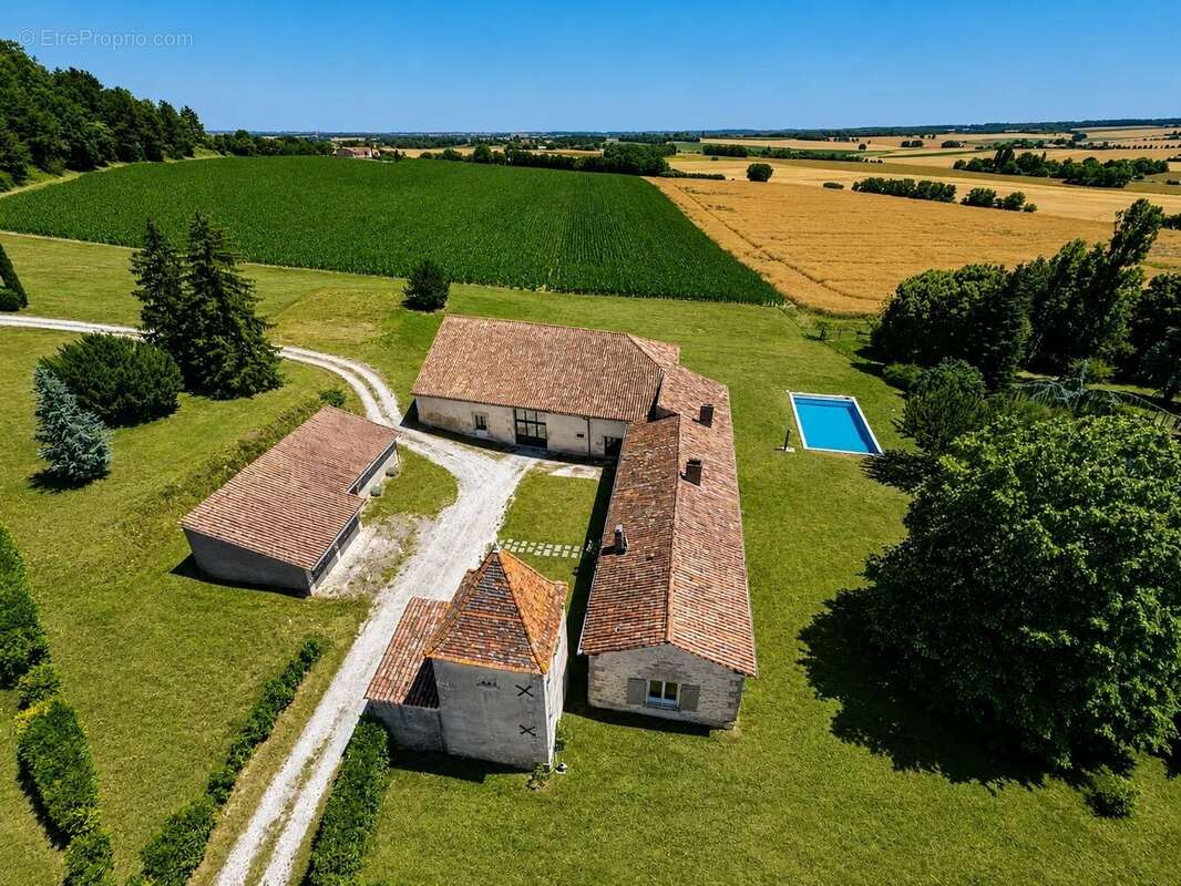 Charmante Propriété en Pierre avec Grange et Piscine ! - photo 2