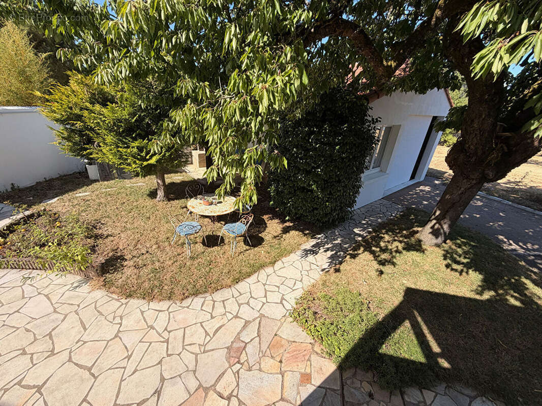 Maison La Bruffiere - photo 3