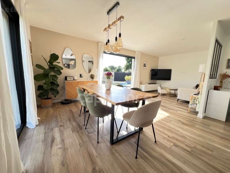 EXCLUSIVITÉ – Élégante maison contemporaine aux prestations soignées, à deux pas du bourg de Pommeret - photo 5