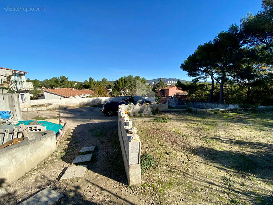 Terrain 380m² à les pennes-mirabeau - photo 3
