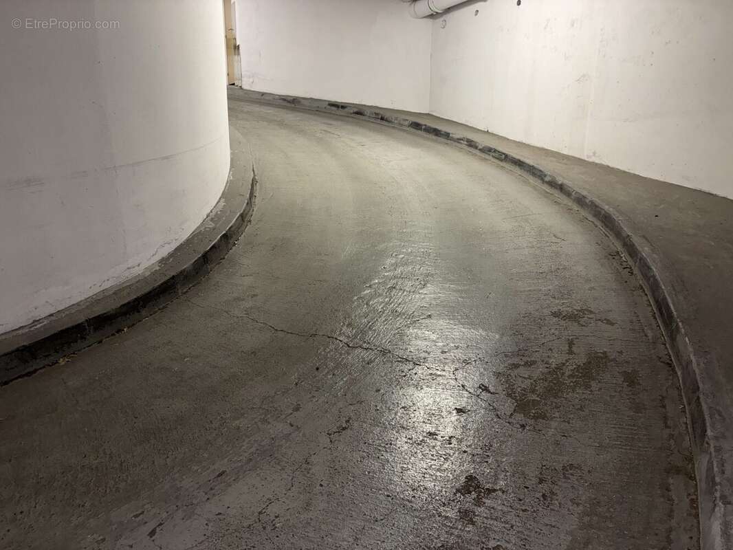 Parking à NEUILLY-SUR-SEINE