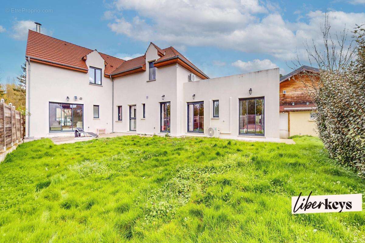 Maison à SAINT-LEGER-EN-YVELINES