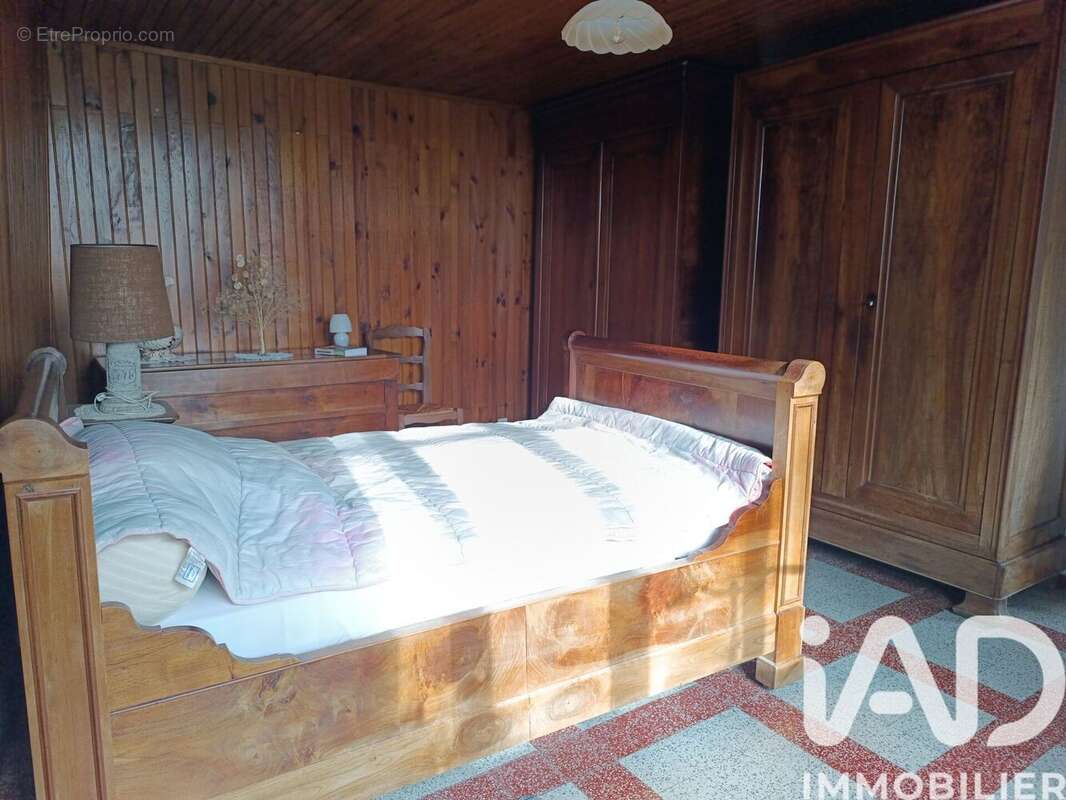 Maison 96 m² à Saint-Etienne-De-Chigny  - photo 6