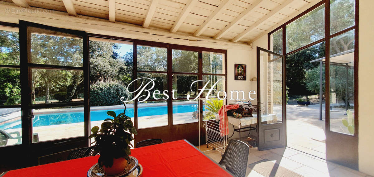 Proche des Hauts de Nîmes, Villa de charme type  4 sur 3000 m2 de terrain  avec piscine, pool house, et garage - photo 2