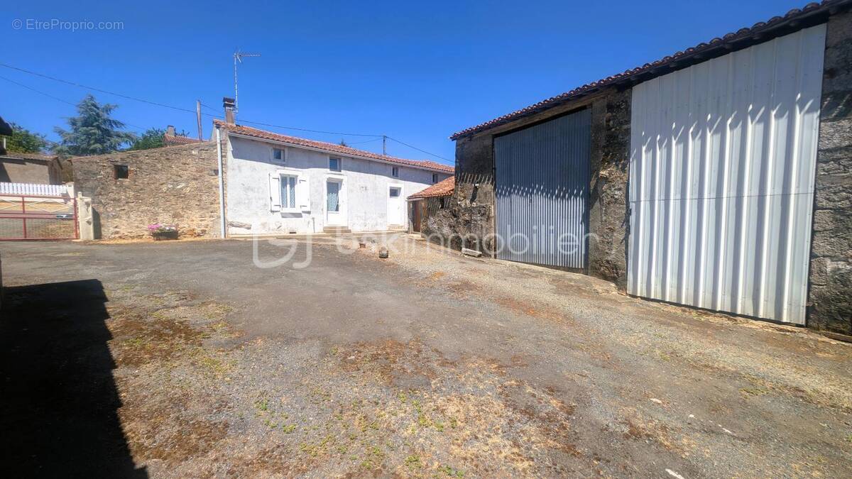 Maison à LE BEUGNON