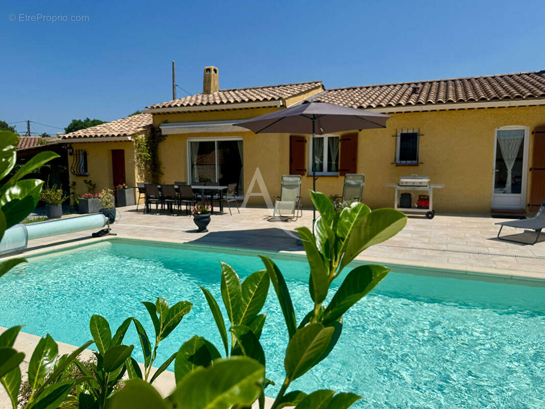 Superbe villa de plain-pied, au calme, piscine ,proche commodités - photo 5