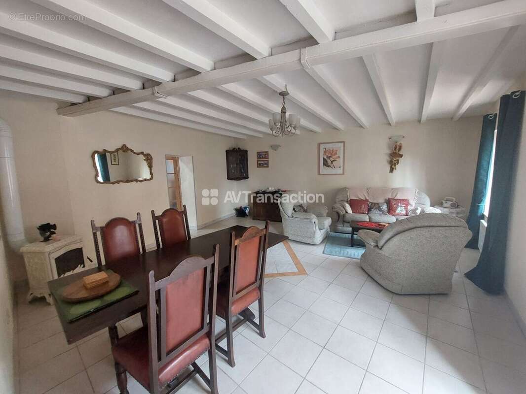 Maison à MESLAY-DU-MAINE