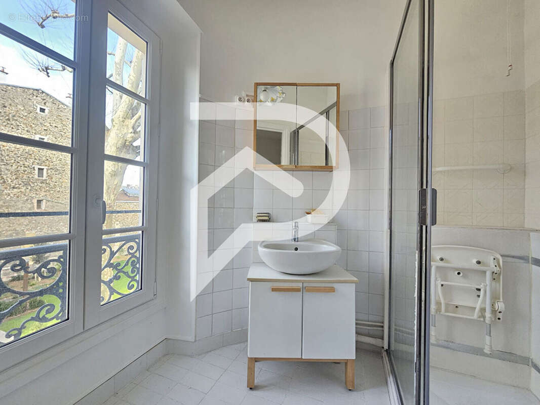 Appartement à CHARENTON-LE-PONT