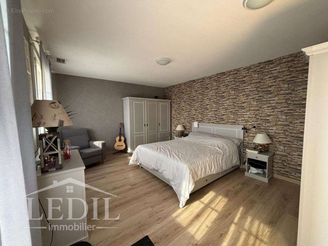Rare sur le secteur ! Maison rénovée 175 m² avec prestations énergétiques de qualité - photo 8