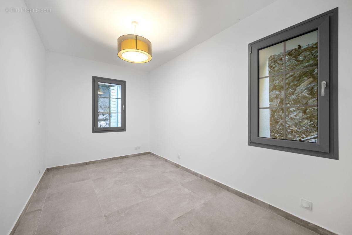 Appartement à TOURRETTE-LEVENS